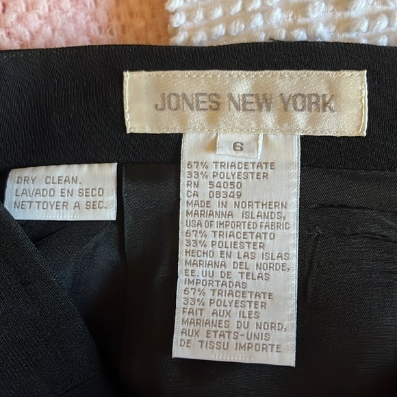 Jones New York basic black maxi skirt. Size 6 - Picture 7 of 7